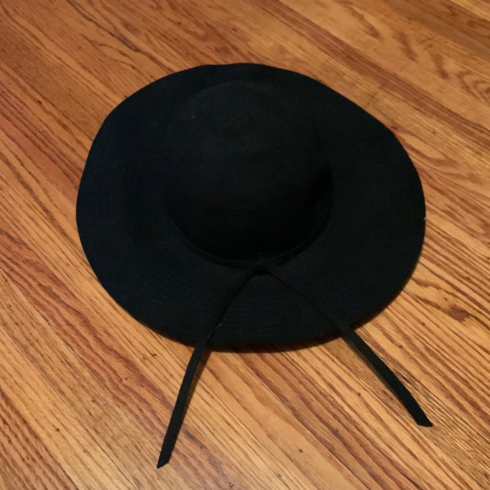Wide brim floppy hat black